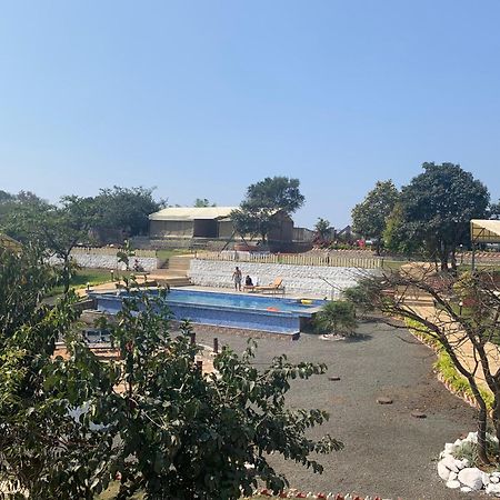The Canvas Resort In Lonavla Buitenkant foto