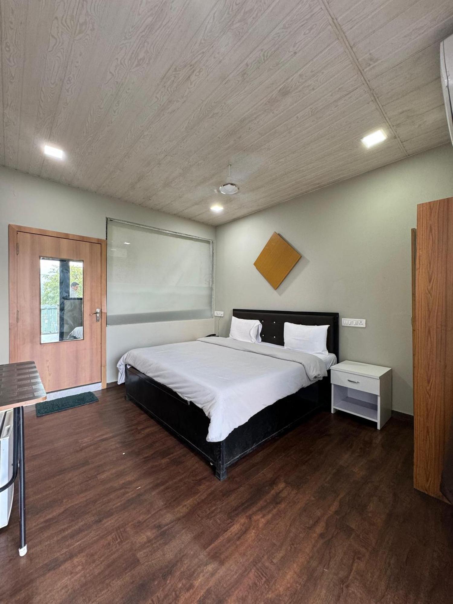 The Canvas Resort In Lonavla Buitenkant foto