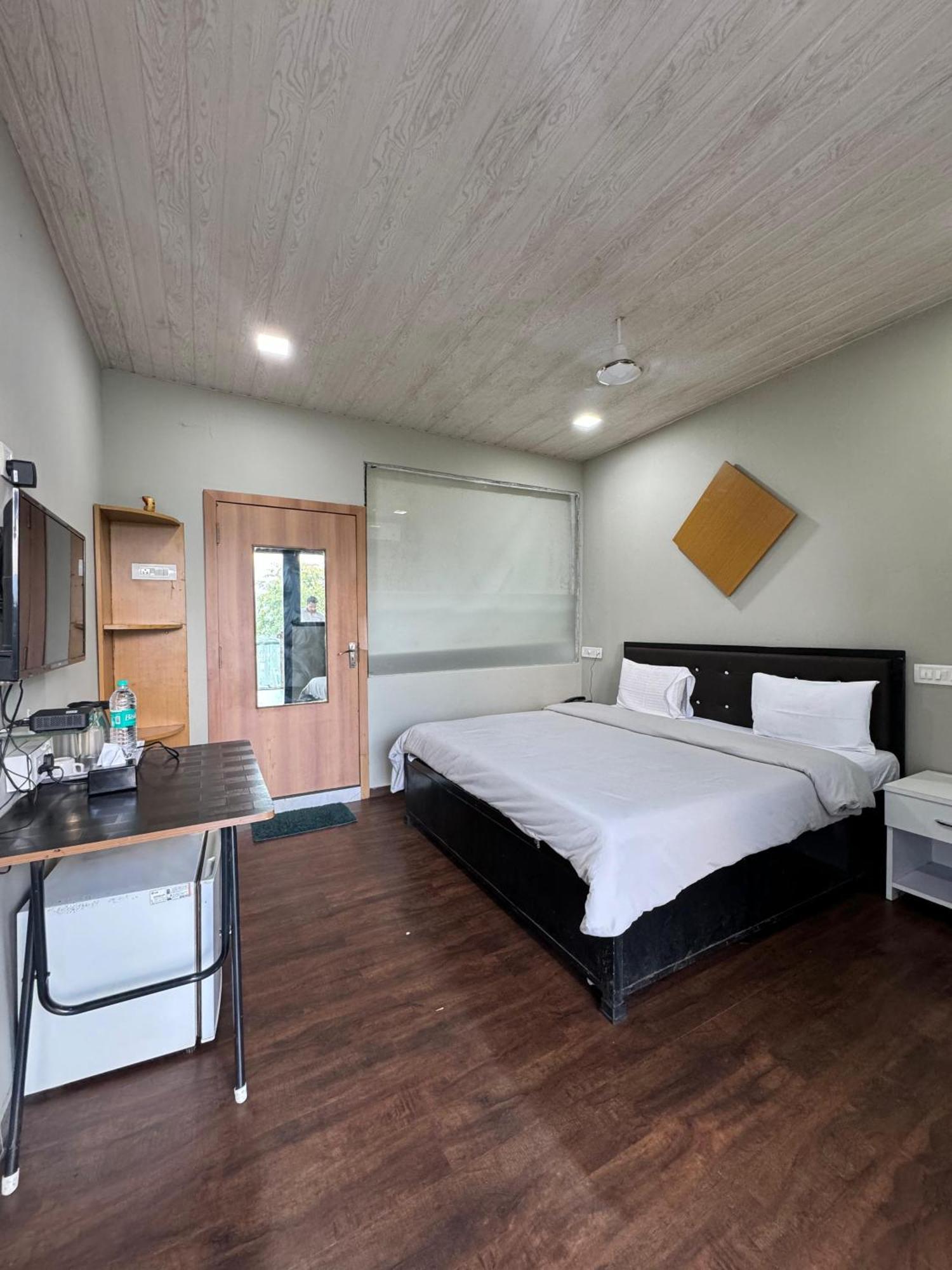 The Canvas Resort In Lonavla Buitenkant foto