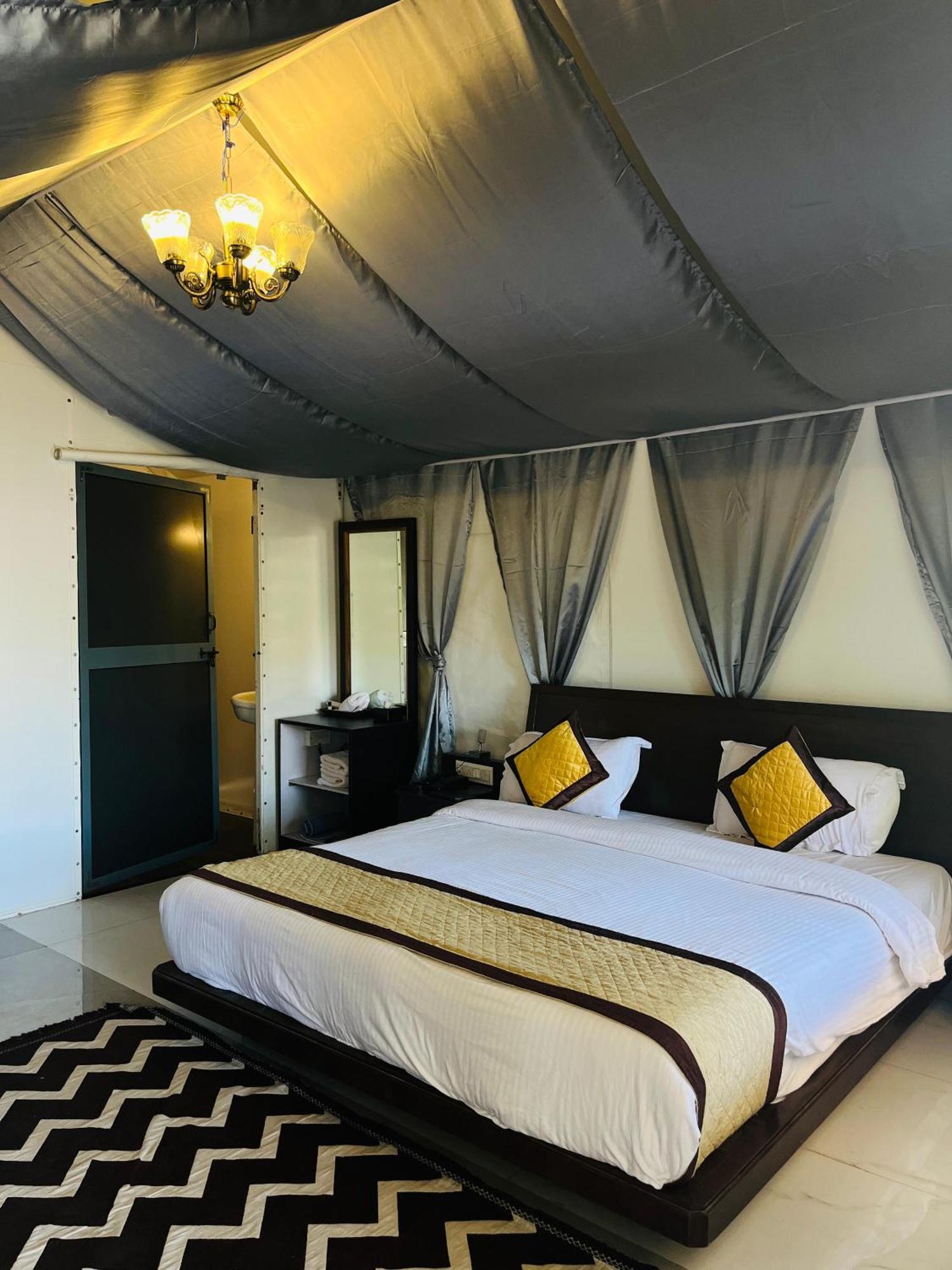 The Canvas Resort In Lonavla Buitenkant foto