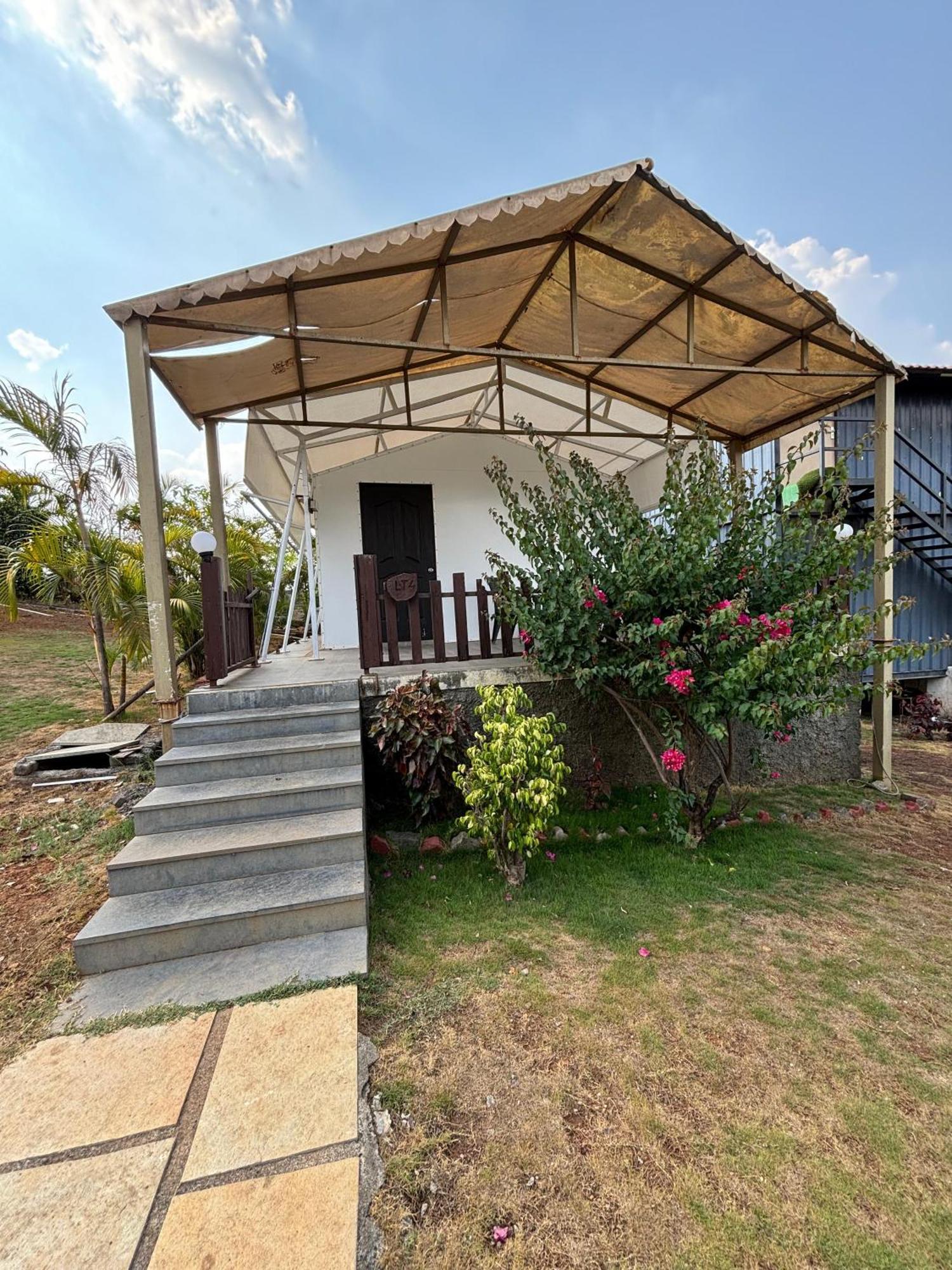The Canvas Resort In Lonavla Buitenkant foto
