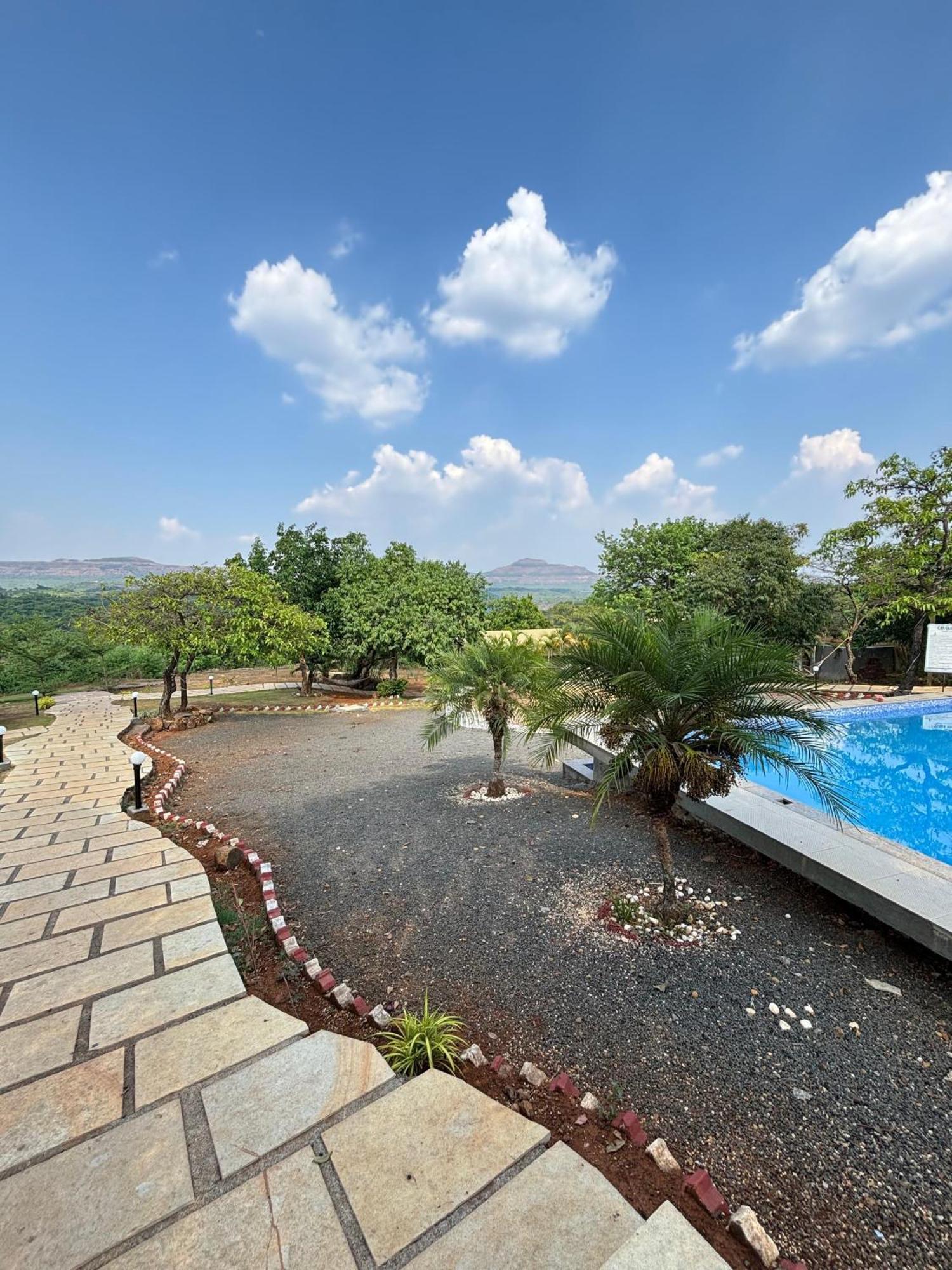 The Canvas Resort In Lonavla Buitenkant foto