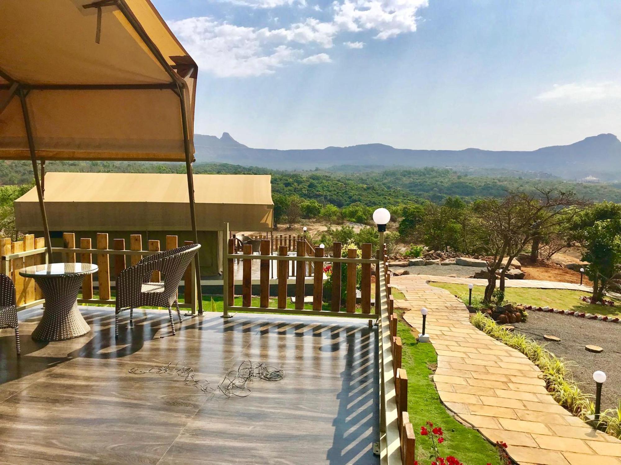 The Canvas Resort In Lonavla Buitenkant foto