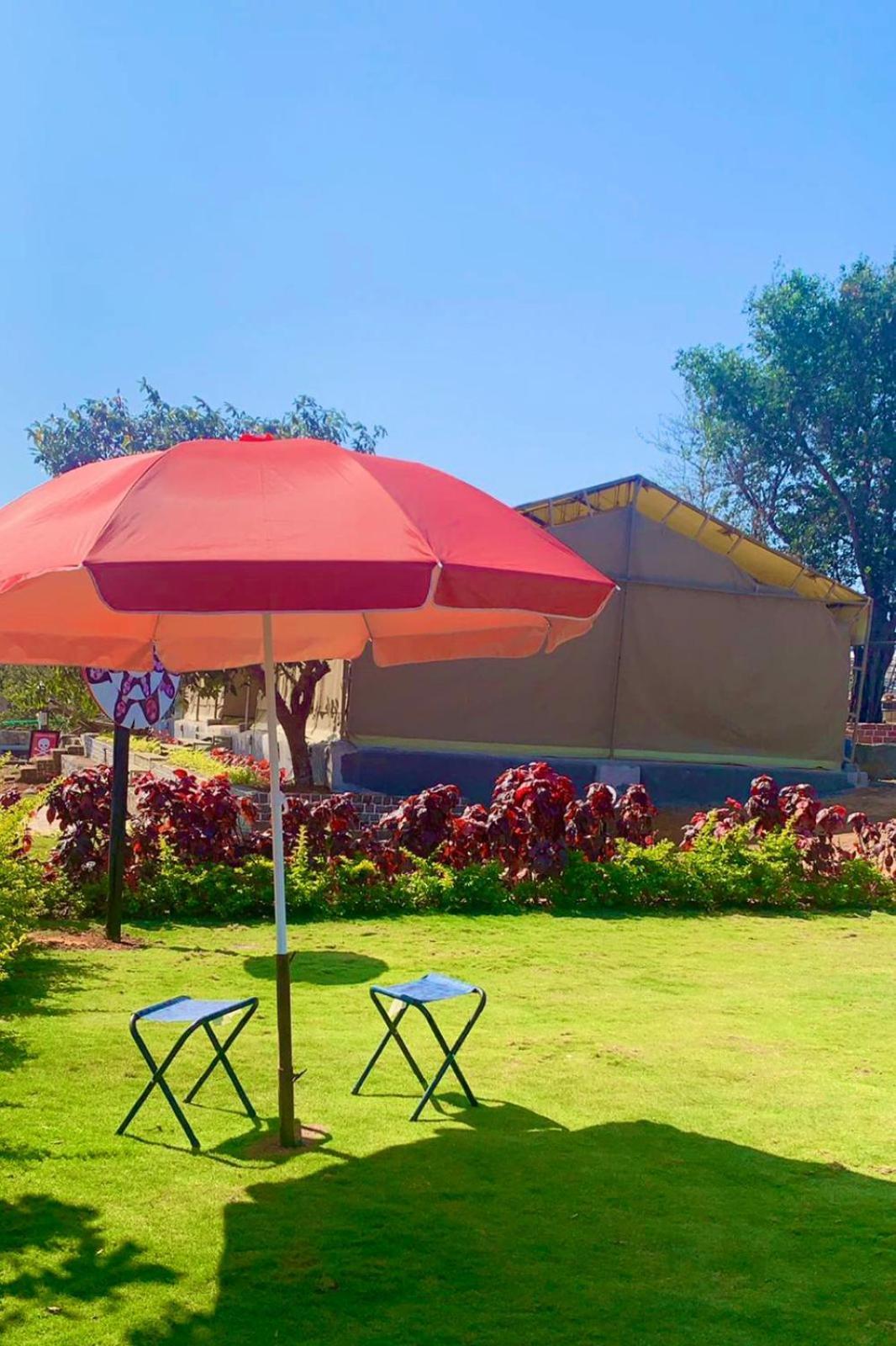 The Canvas Resort In Lonavla Buitenkant foto