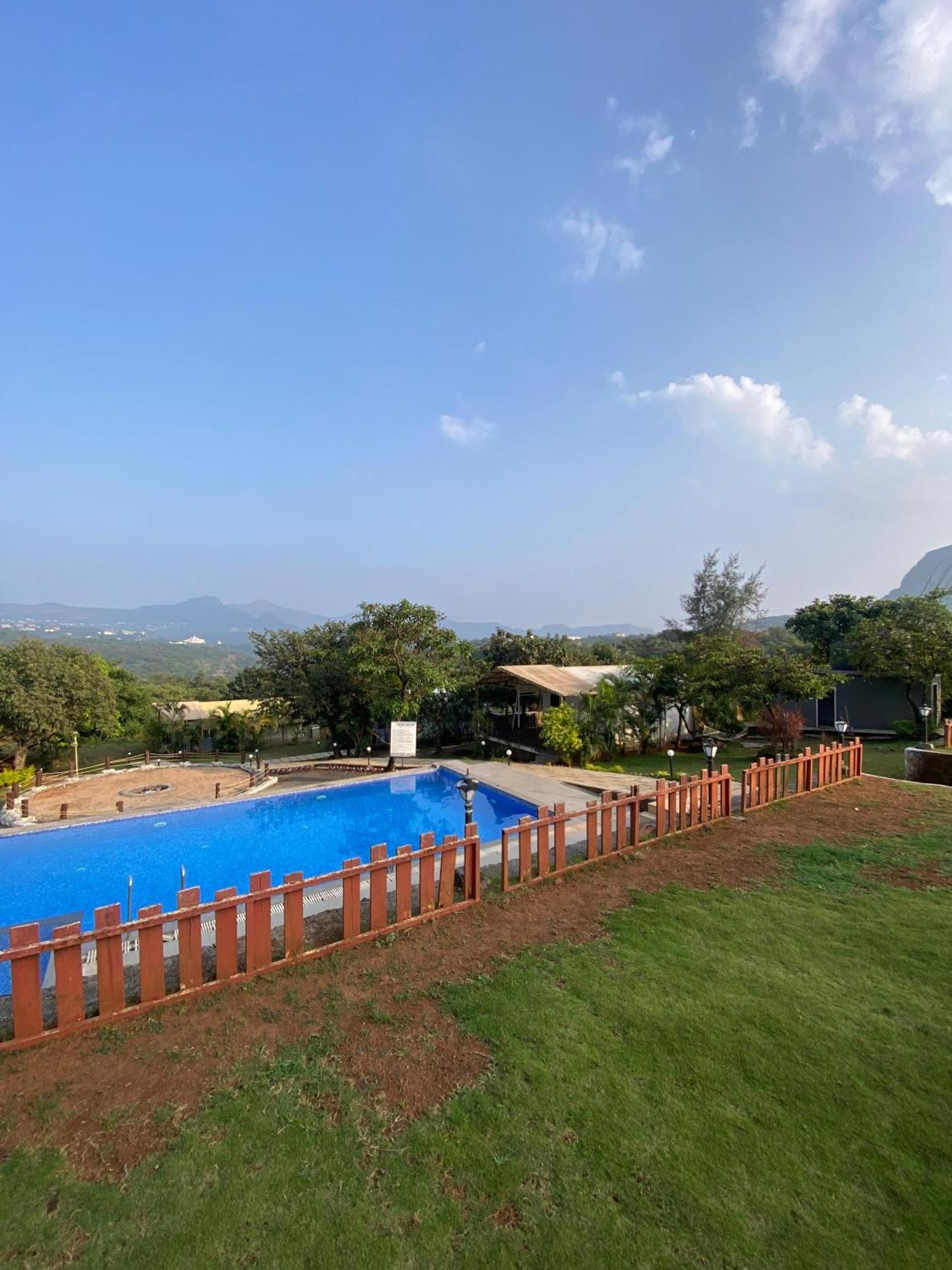 The Canvas Resort In Lonavla Buitenkant foto