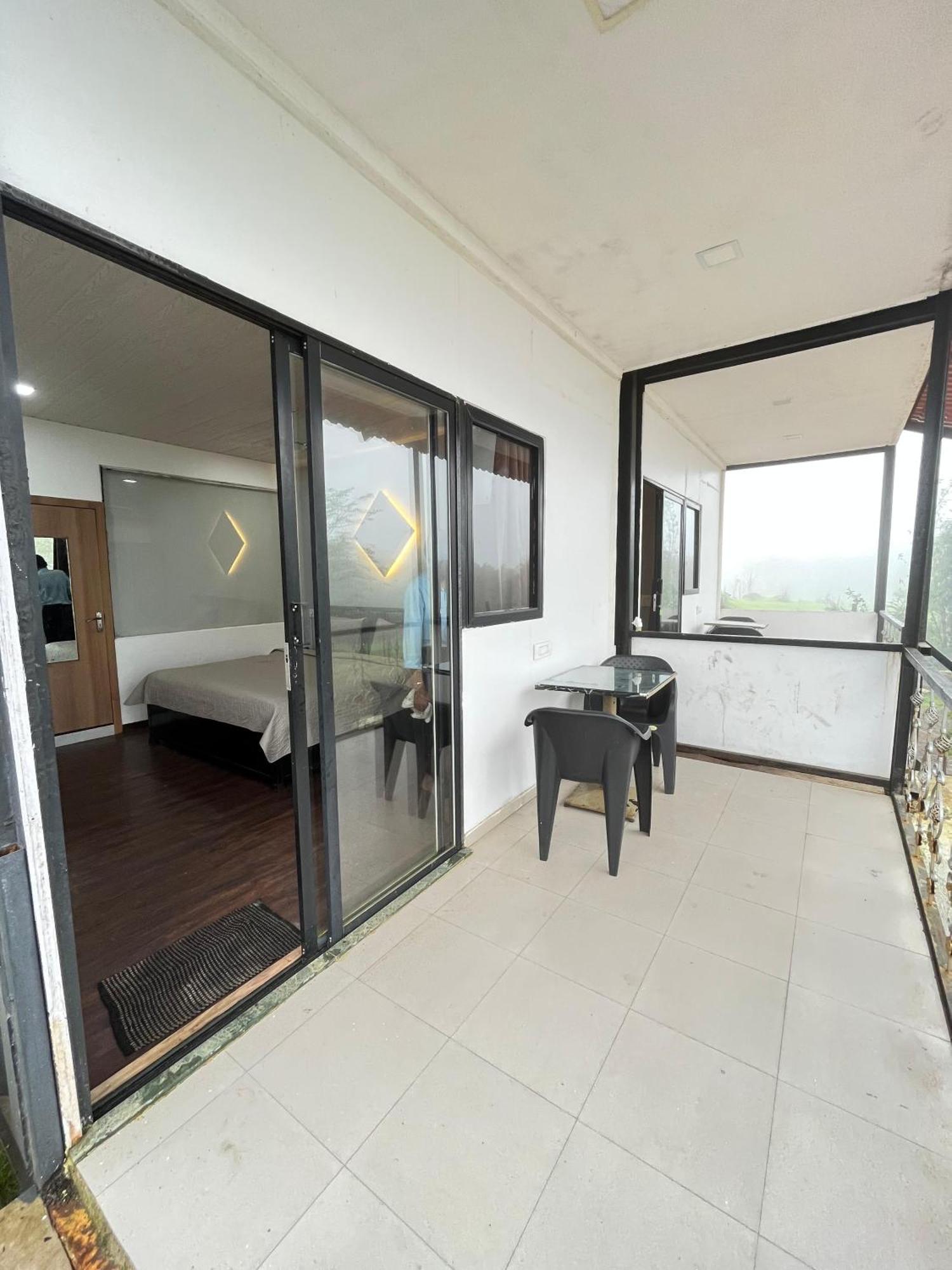 The Canvas Resort In Lonavla Buitenkant foto