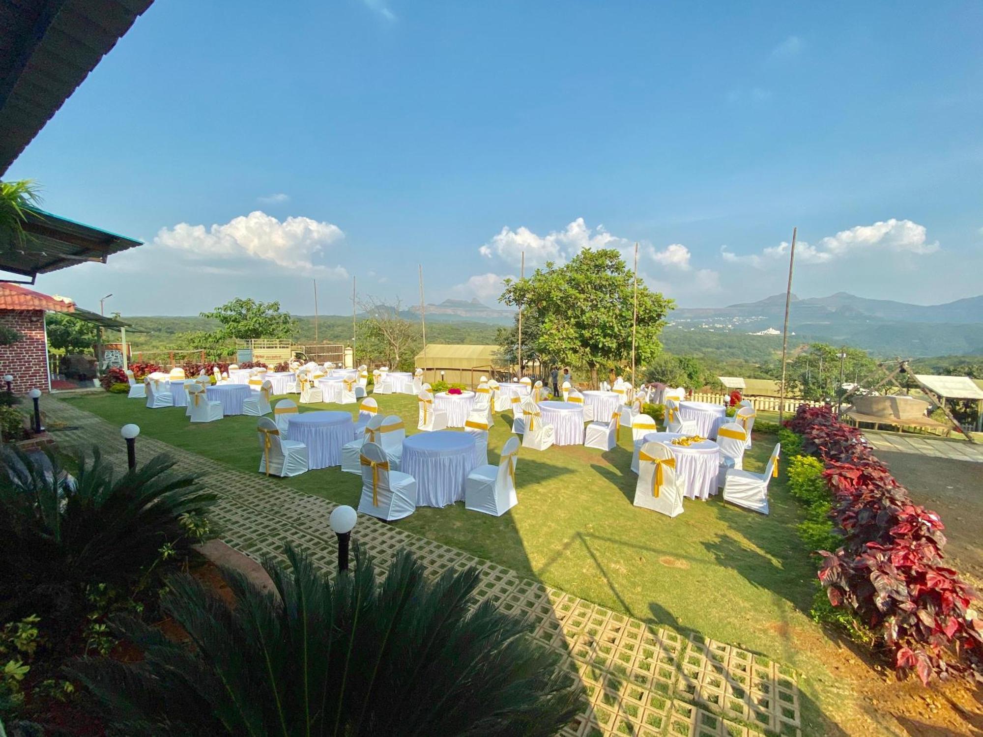 The Canvas Resort In Lonavla Buitenkant foto