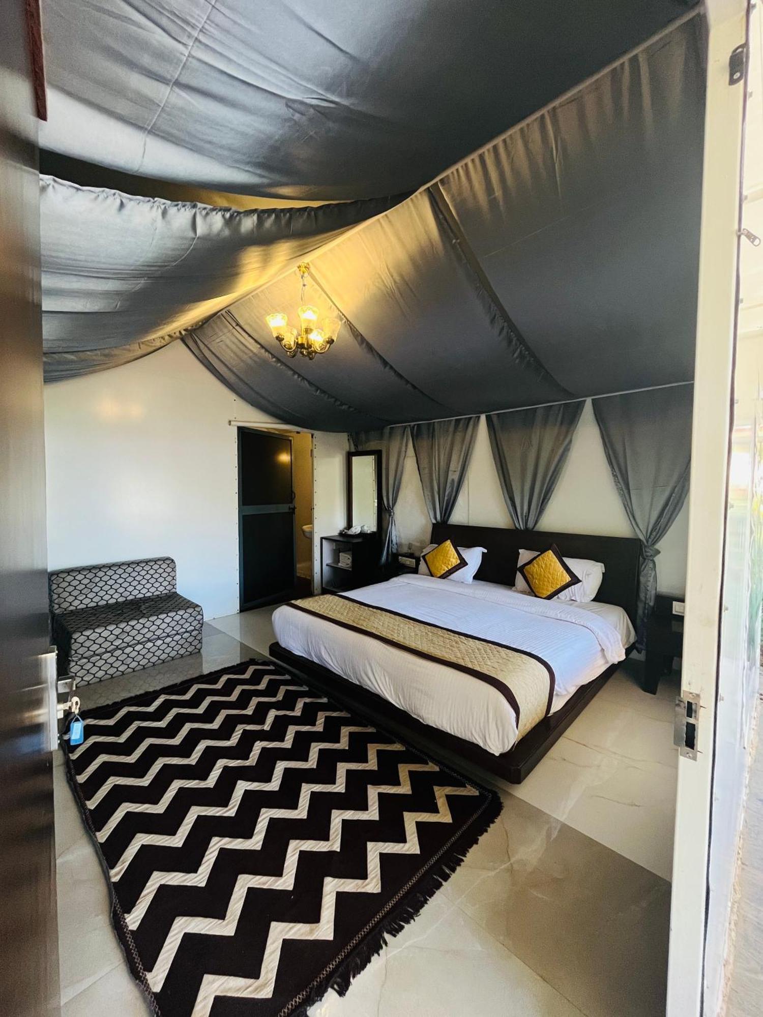 The Canvas Resort In Lonavla Buitenkant foto