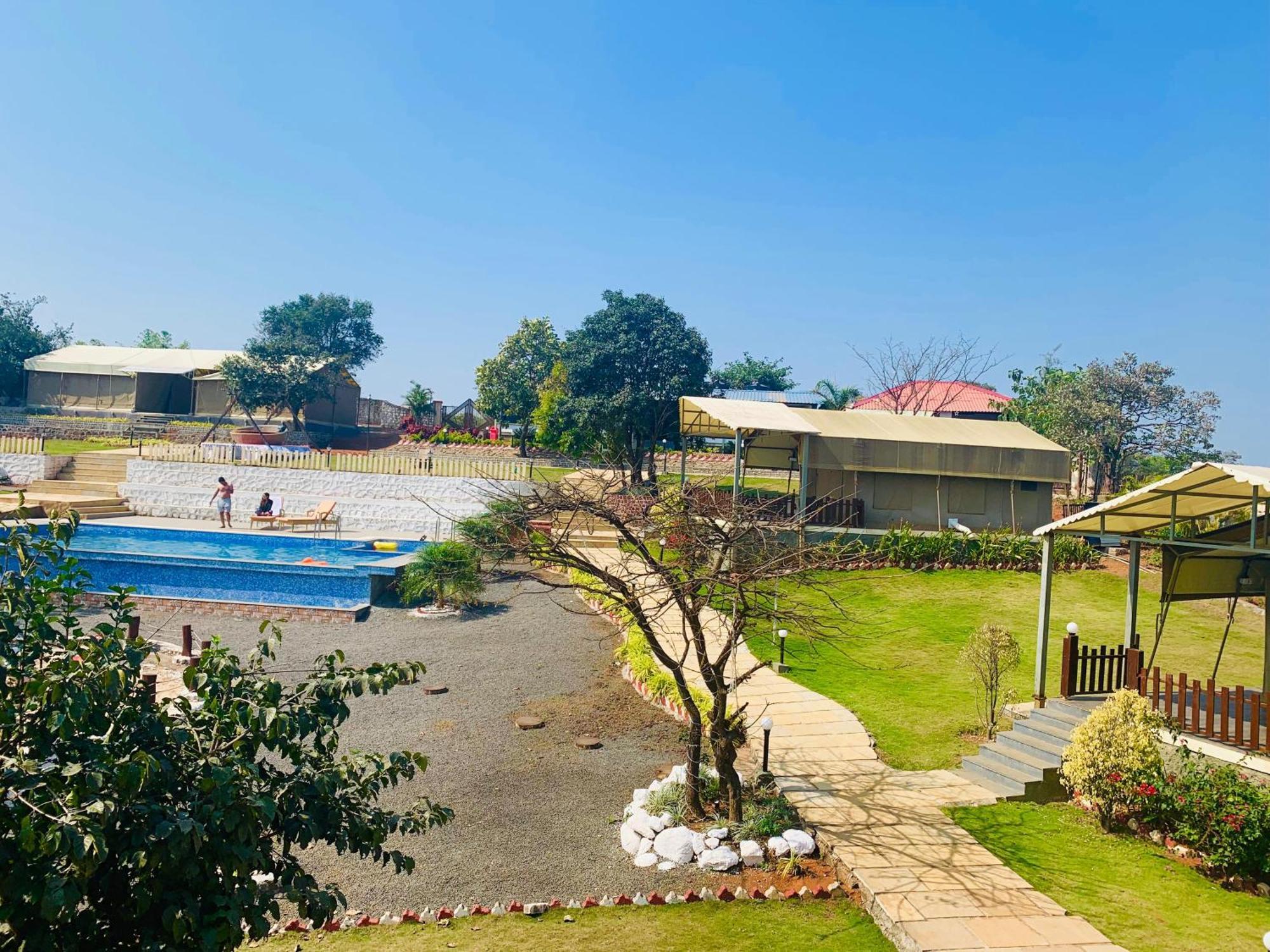 The Canvas Resort In Lonavla Buitenkant foto